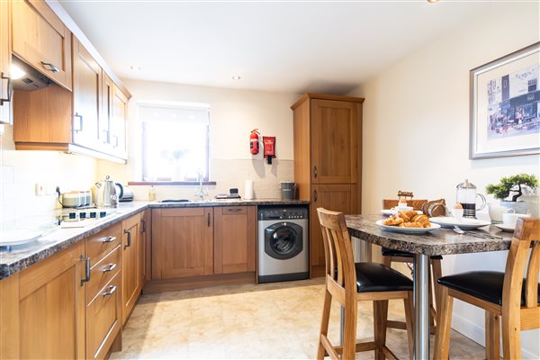 Kitchen with Breakfast Bar